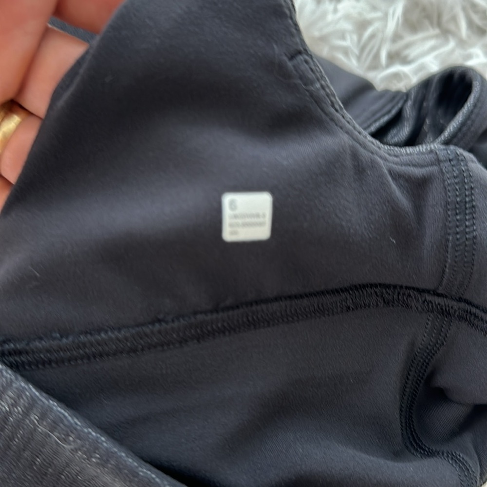 Lululemon top🖤 - Picture 6 of 6